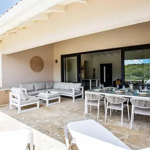 https://penthouse-bon-blou-met-zeezicht-blue-bay.comcaribbean.com