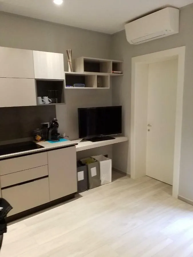 Mandria Apartments 1 2 Bologna 0*,  Italia