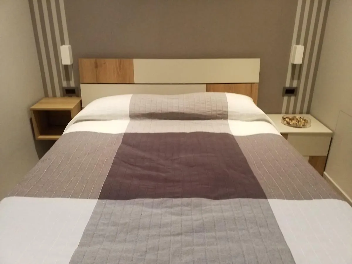 בולוניה Mandria Apartments 1 2