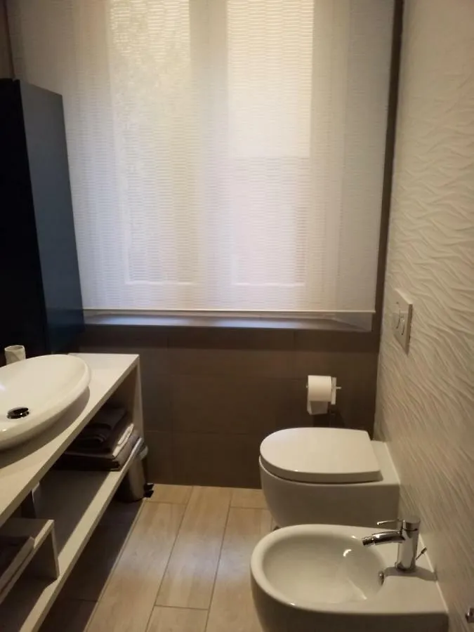 בולוניה Mandria Apartments 1 2 0*,  איטליה